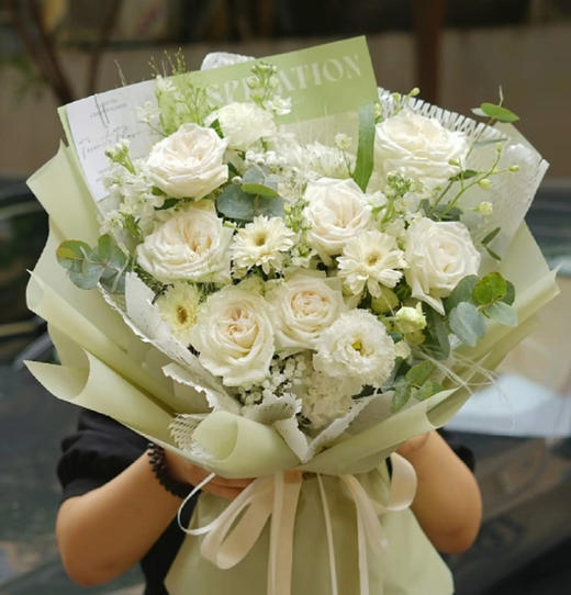 【佳海花业】洋桔梗  波浪白色  四合一（700-800g） 颜色深浅略有差异 以实物为准 云南基地发货（价格已包含包装费用） 运费以实际为准，多退少补。 商品图1