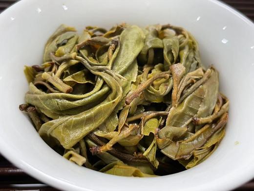 三人行 普洱生茶 单株老乌山  150克 商品图6