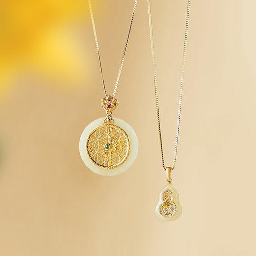 【售罄】和田玉香囊项链，精美窗格镂空，赠3颗沉香珠，放入幽香随身 商品图0