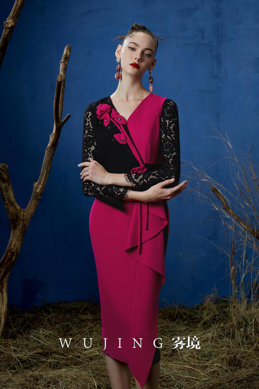 3203004 瑰意成绮 进口亮丝斜纹立体肌理料  股线蕾丝连衣裙 雾境 商品图3