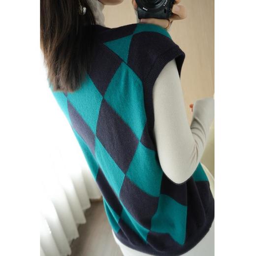 创意款2023秋季风气质开衫V字领修身型毛衣女式针织衫 商品图3