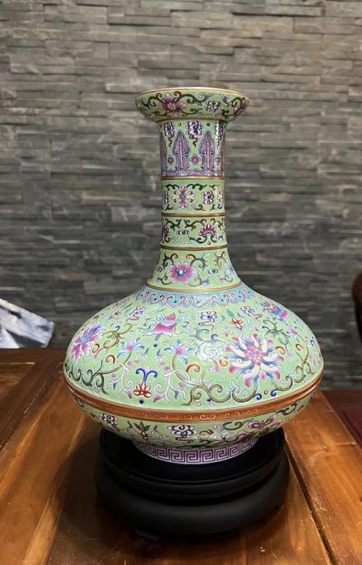 绿地缠枝纹反口扁肚瓶 商品图0