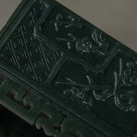 清 碧玉嵌白玉雕竹梅双清图盖盒（红木座） 商品图2