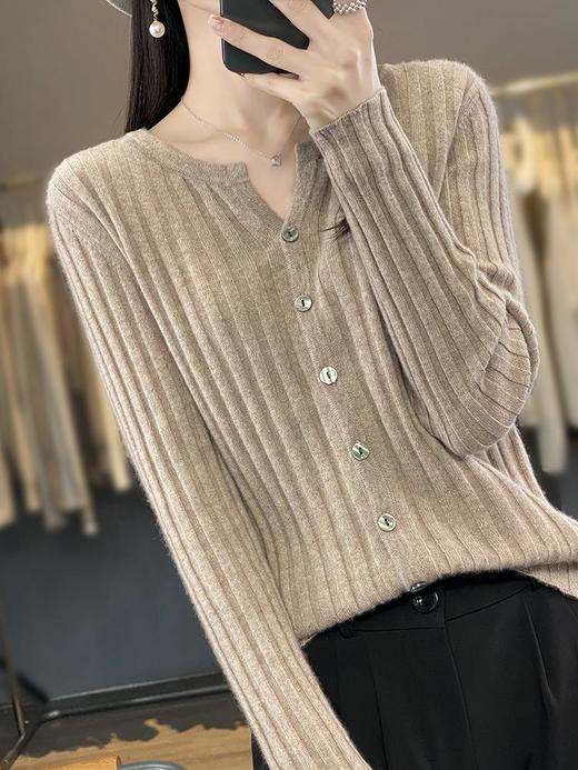 2023年秋冬新款韩版女士圆领长袖针织衫女士抽条纯色外搭开衫女 商品图2