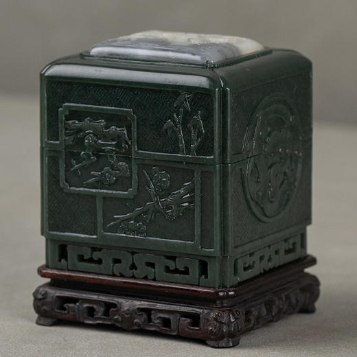 清 碧玉嵌白玉雕竹梅双清图盖盒（红木座） 商品图1