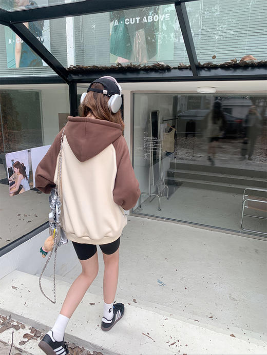 <曾小咸推荐>【美式复古】咖拼杏插肩袖卫衣 商品图3