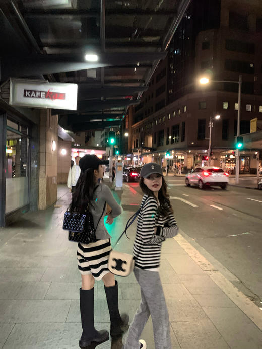 Read Nameless /天菜打底衫灰色+条纹毛巾短裤 商品图5