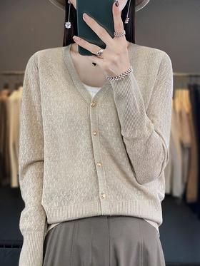 2023秋新款韩版女士V字领精纺羊毛长袖针织衫女士外搭单排扣开衫