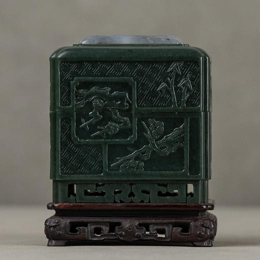 清 碧玉嵌白玉雕竹梅双清图盖盒（红木座） 商品图0