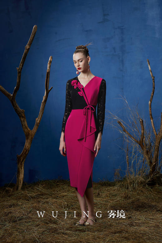 3203004 瑰意成绮 进口亮丝斜纹立体肌理料  股线蕾丝连衣裙 雾境 商品图1