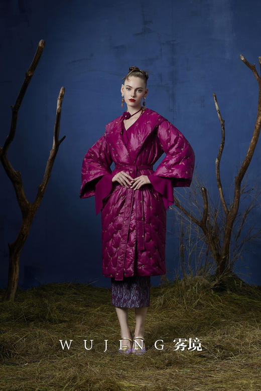 3203014 兰樱紫晶 定制金丝线刺绣高级工艺料羽绒服 雾境 商品图1