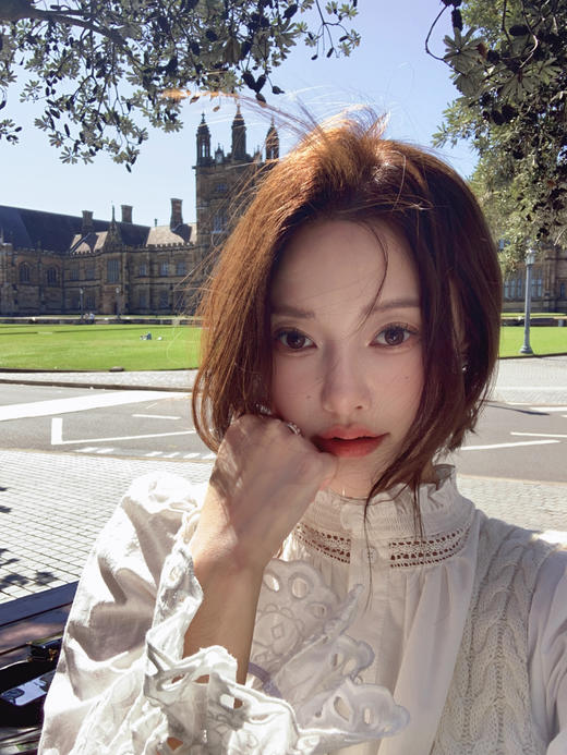 Read Nameless /法式镂空衬衫+韩国粗麻花背心+丝绒开衩喇叭裤 商品图8