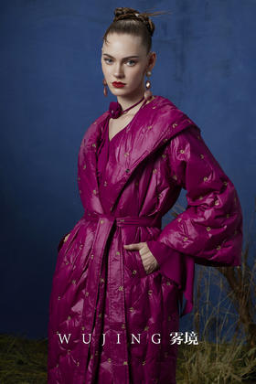 3203014 兰樱紫晶 定制金丝线刺绣高级工艺料羽绒服 雾境