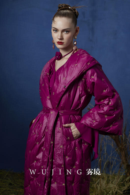 3203014 兰樱紫晶 定制金丝线刺绣高级工艺料羽绒服 雾境 商品图0