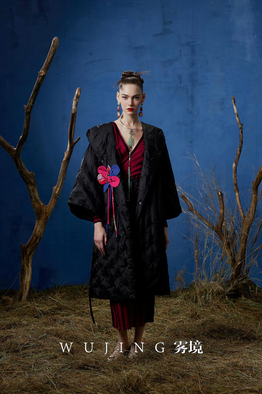 3203007 瑰意成绮 进口高级双层暗纹蕾丝刺绣工艺料（填充90白鸭绒）羽绒服 雾境 商品图4