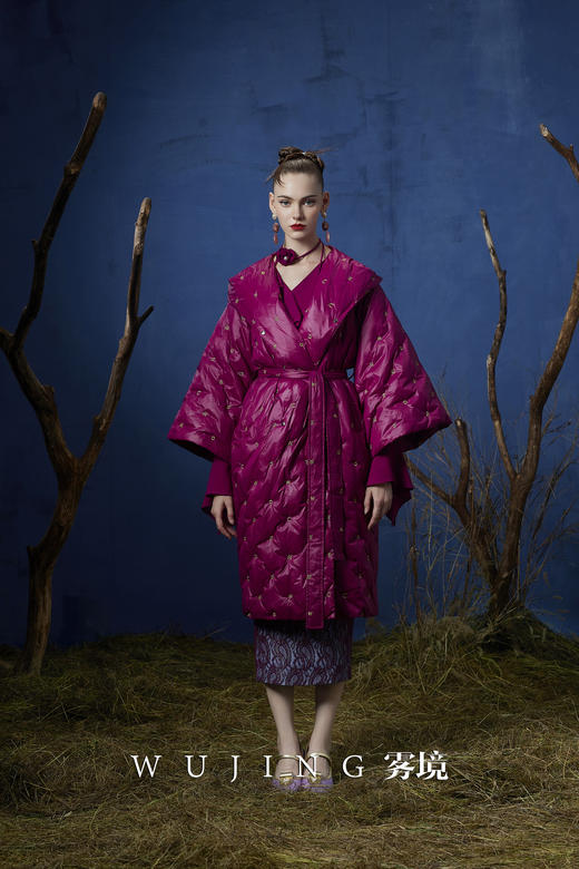 3203014 兰樱紫晶 定制金丝线刺绣高级工艺料羽绒服 雾境 商品图4