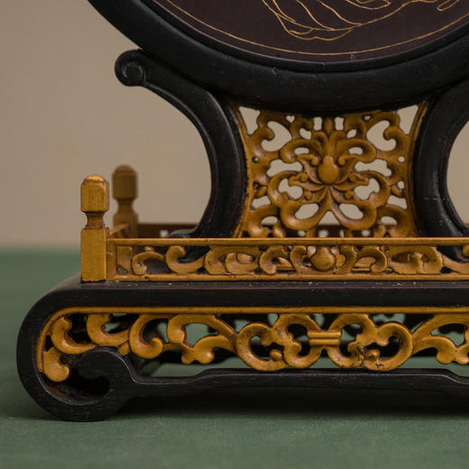 二十世纪 红木黄杨座祁阳石嵌青金石屏芯云龙纹圆形插屏 商品图3