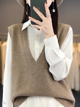 2023秋冬新款韩版女士包芯纱大V字领无袖针织马甲女套头外穿坎肩