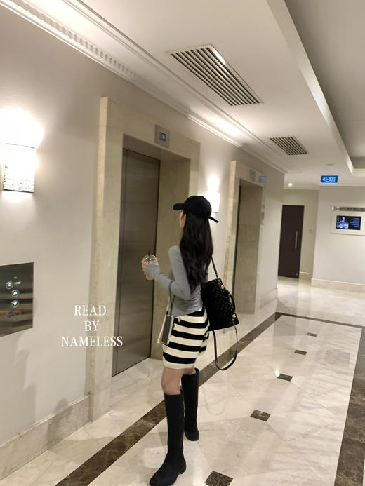 Read Nameless /天菜打底衫灰色+条纹毛巾短裤 商品图2