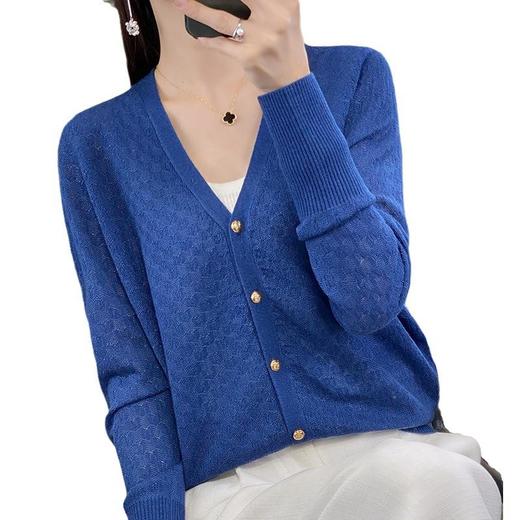 2023秋新款韩版女士V字领精纺羊毛长袖针织衫女士外搭单排扣开衫 商品图4
