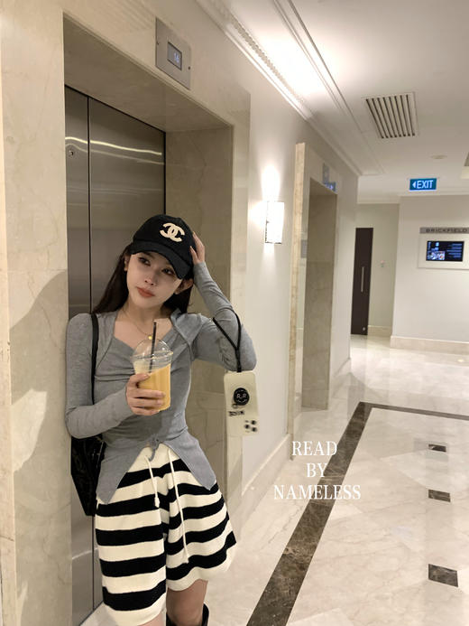 Read Nameless /天菜打底衫灰色+条纹毛巾短裤 商品图3