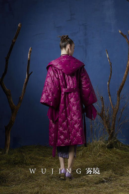 3203014 兰樱紫晶 定制金丝线刺绣高级工艺料羽绒服 雾境 商品图5