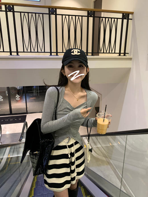 Read Nameless /天菜打底衫灰色+条纹毛巾短裤 商品图8