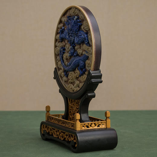 二十世纪 红木黄杨座祁阳石嵌青金石屏芯云龙纹圆形插屏 商品图4
