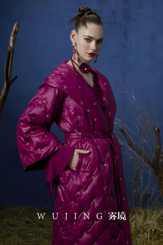 3203014 兰樱紫晶 定制金丝线刺绣高级工艺料羽绒服 雾境 商品图3