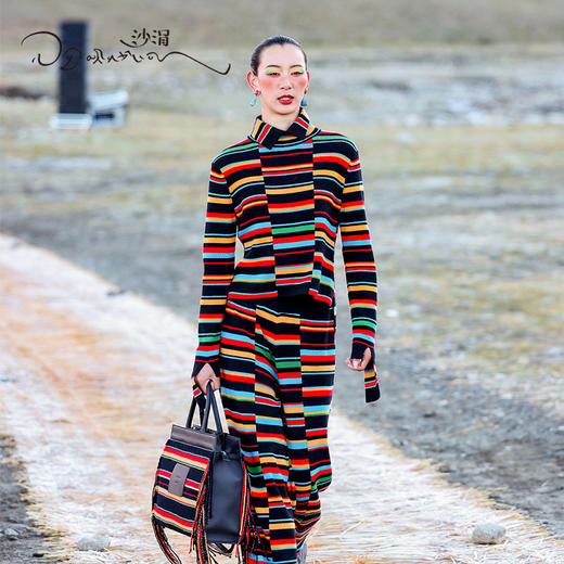 羊绒彩条翻领女套衫SJF95W273K 商品图3