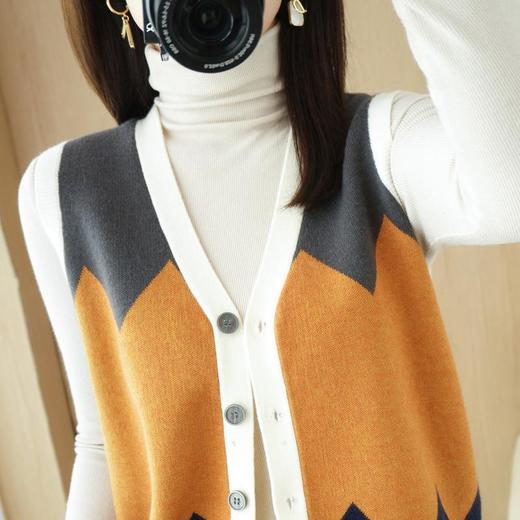 时尚2023秋季风气质安迪绒开衫V字领直筒型毛衣女式针织衫 商品图3