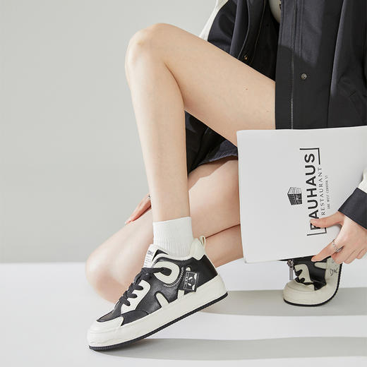 西遇黑白熊猫鞋女新款秋冬美式小众加绒休闲鞋高帮厚底滑板鞋22034224 商品图1