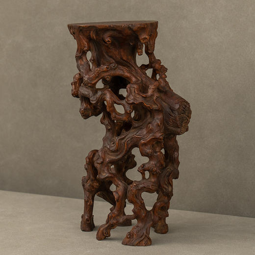 清 黄花梨雕根结形器座 商品图0