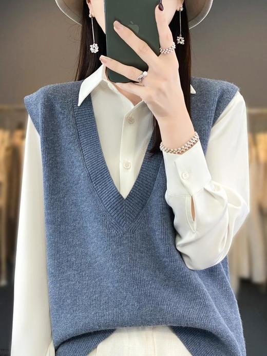 2023秋冬新款韩版女士包芯纱大V字领无袖针织马甲女套头外穿坎肩 商品图1