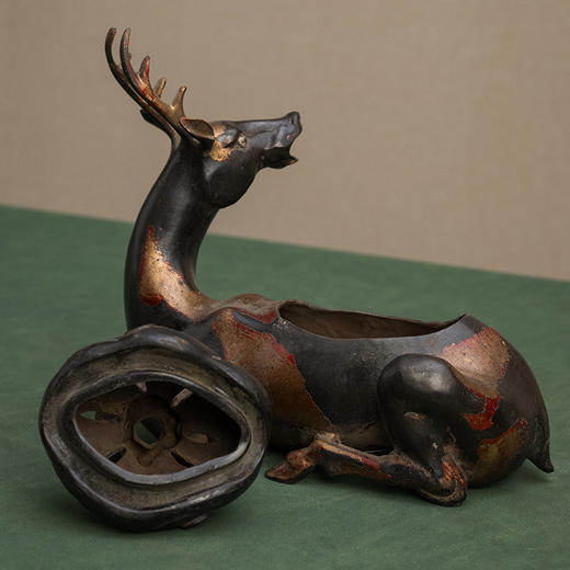 清 铜泥金卧鹿香薰 商品图3