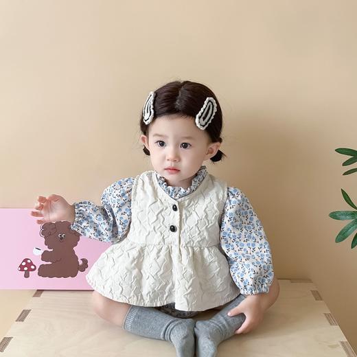 【洋气风格！背心裙套装】2023秋季新品婴儿韩版碎花长袖包屁衣背心裙套装女宝宝洋气两件套，设计师倾注心思，精致剪裁和细腻的花朵图案交相辉映。 商品图1