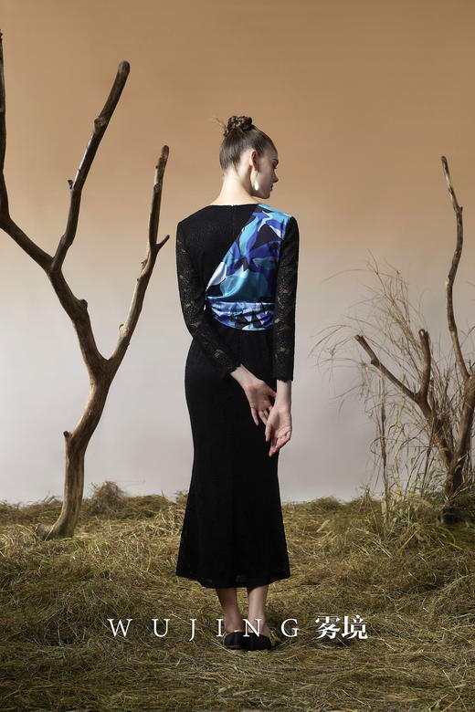 3203056 珠光蓝樱 高级双染弹力蕾丝，丝光缎定制印花连衣裙 雾境 商品图5