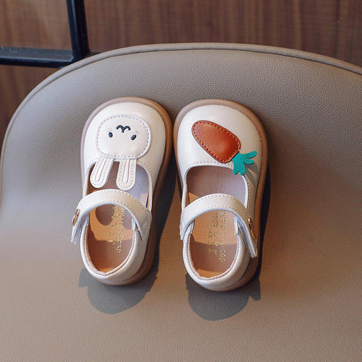 【舒适透气！】女童公主鞋2023年春秋新款宝宝鞋子婴儿软底小皮鞋时尚可爱小童潮，宽尚鞋头，魔术贴设计，穿脱方便。 商品图2