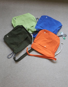 各式各样的 都很好 哈！素然副线 AKR 塔丝隆尼龙料 单肩 斜跨包 4色入