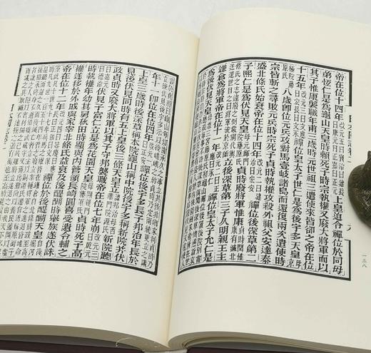 《日本国志》，精装，全4册，清 黄遵宪著，朝华出版社2017年一版一印，定价298，售价98元。品相95成。 商品图6