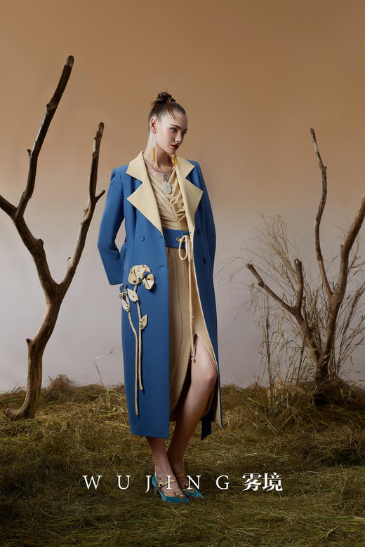 3203026 青蓝冰水 进口亮丝斜纹呢\韩国缎大衣 雾境 商品图2