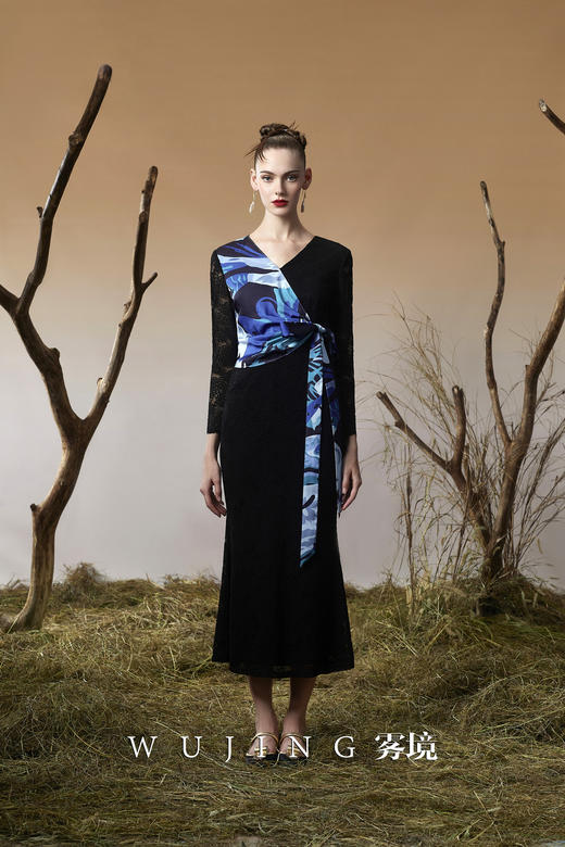 3203056 珠光蓝樱 高级双染弹力蕾丝，丝光缎定制印花连衣裙 雾境 商品图2