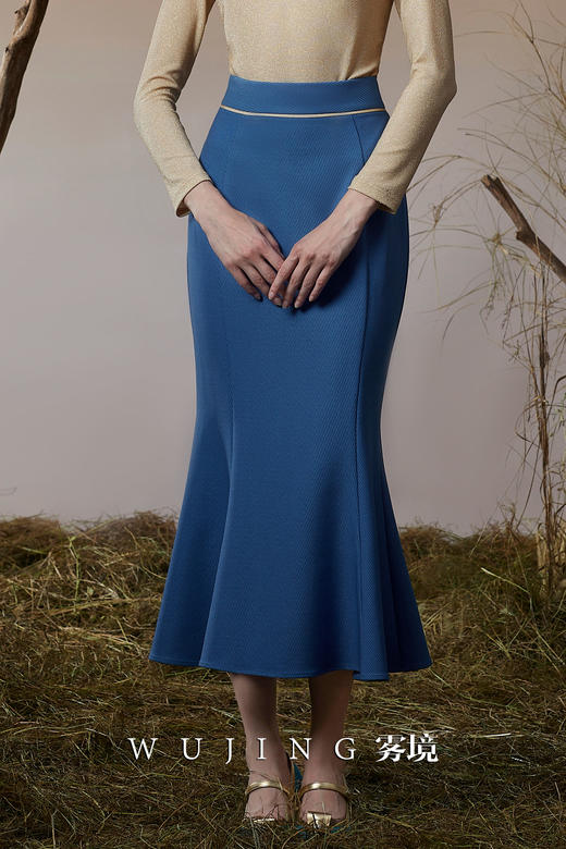 3203031 青蓝冰水 进口亮丝斜纹半裙 雾境 商品图0