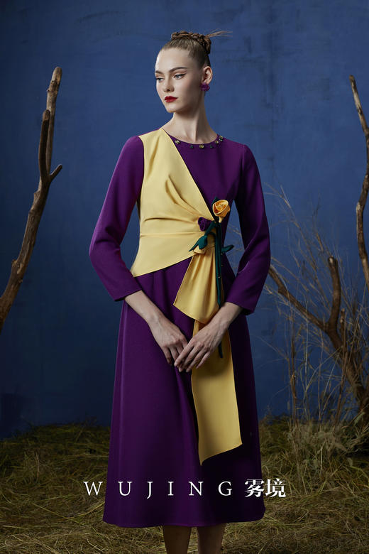 3203037 暮染拂紫 进口亮丝斜纹连衣裙 雾境 商品图0