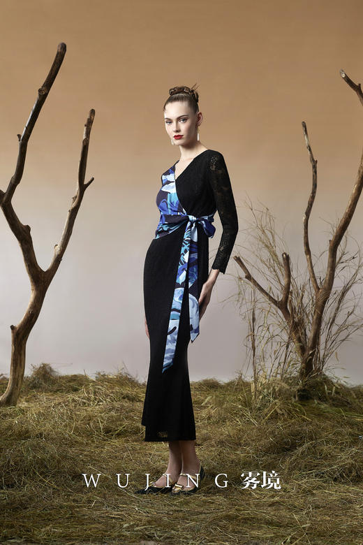 3203056 珠光蓝樱 高级双染弹力蕾丝，丝光缎定制印花连衣裙 雾境 商品图4