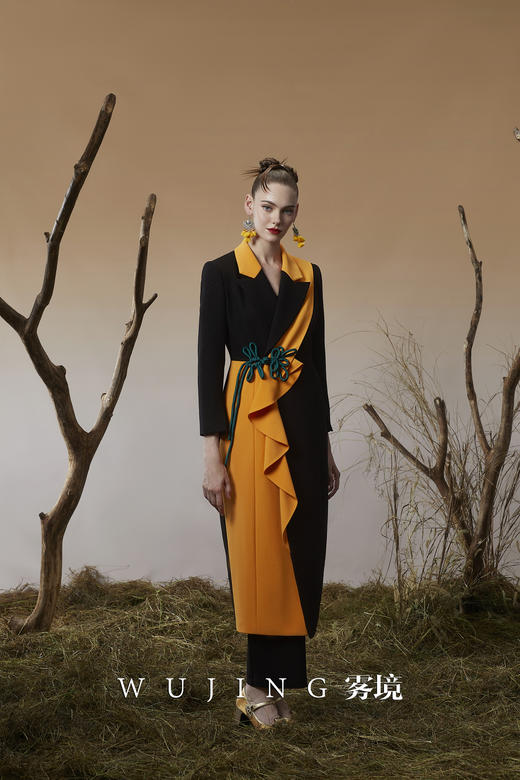 3203043 落日榕金 进口亮丝柏菲呢大衣 雾境 商品图3