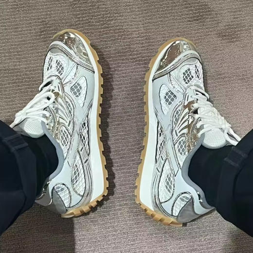 【透气网面！休闲运动之选】2023秋新款IC BV网格老爹鞋银色系带情侣慢跑鞋网面透气休闲运动，银色网格，网面透气设计。 商品图0