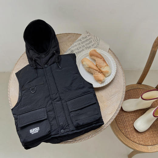 【高质量的羽绒棉材料，良好的保暖舒适！】童洛可2023秋冬新款工装羽绒棉马甲中大童帅气连帽背心休闲坎肩童 商品图6