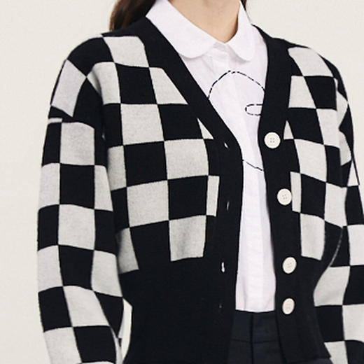 谜底短款针织开衫女2023冬款复古文艺棋盘格收腰羊毛衫239MZ7500 商品图3