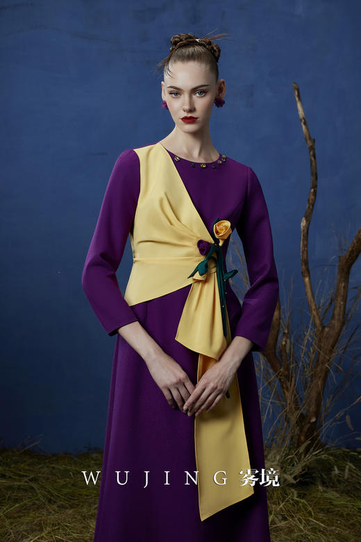 3203037 暮染拂紫 进口亮丝斜纹连衣裙 雾境 商品图4